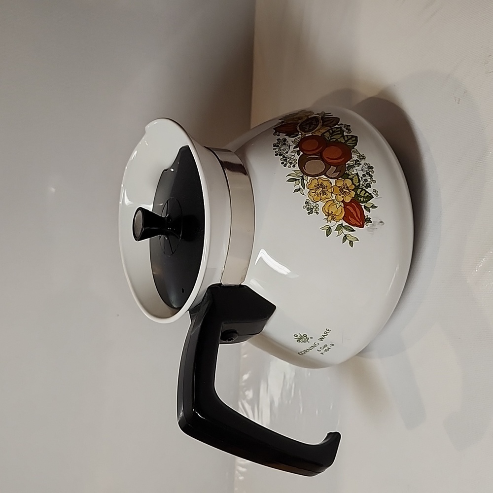 (#4)Corningware p104-B 6cups made in Canada  spice of life teapot